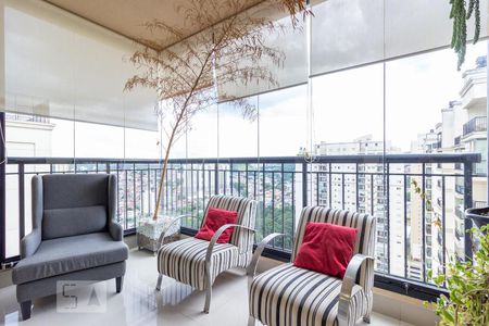 Apartamento à venda com 178m², 2 quartos e 2 vagas Apartamento à venda com 178m², 2 quartos e 2 vagasVaranda