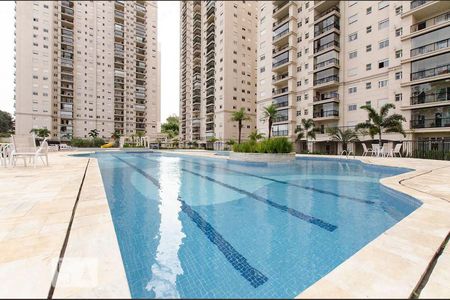 Apartamento à venda com 178m², 2 quartos e 2 vagas Apartamento à venda com 178m², 2 quartos e 2 vagasÁrea Comum - Piscina