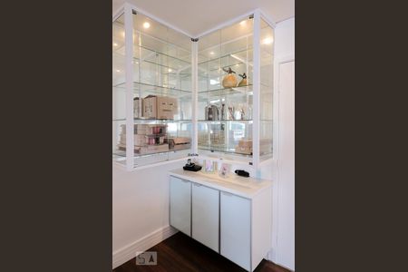 Apartamento à venda com 136m², 3 quartos e 2 vagas Apartamento à venda com 136m², 3 quartos e 2 vagasDetalhe sala