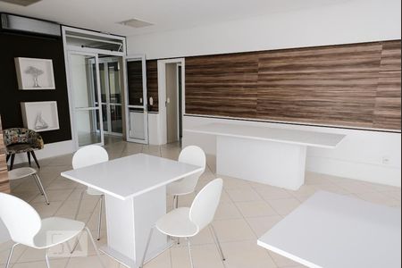 Apartamento à venda com 136m², 3 quartos e 2 vagas Apartamento à venda com 136m², 3 quartos e 2 vagasÁrea comum - Salão de festas