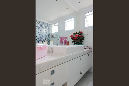 Apartamento à venda com 136m², 3 quartos e 2 vagas Apartamento à venda com 136m², 3 quartos e 2 vagasBanheiro da suíte 2