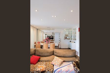 Apartamento à venda com 136m², 3 quartos e 2 vagas Apartamento à venda com 136m², 3 quartos e 2 vagasSala de estar