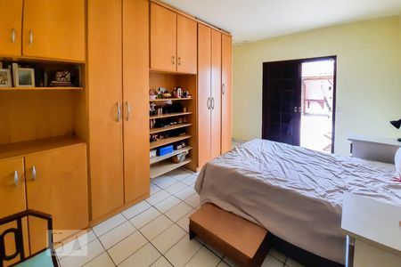 Casa à venda com 220m², 4 quartos e 2 vagas Casa à venda com 220m², 4 quartos e 2 vagasQuarto 4