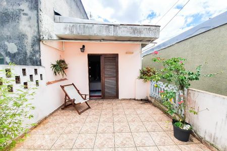 Casa à venda com 220m², 4 quartos e 2 vagas Casa à venda com 220m², 4 quartos e 2 vagasÁrea externa