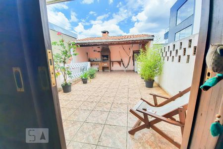 Casa à venda com 220m², 4 quartos e 2 vagas Casa à venda com 220m², 4 quartos e 2 vagasÁrea externa