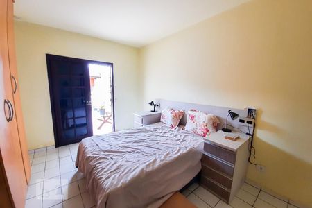 Casa à venda com 220m², 4 quartos e 2 vagas Casa à venda com 220m², 4 quartos e 2 vagasQuarto 4