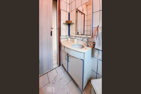 Casa à venda com 220m², 4 quartos e 2 vagas Casa à venda com 220m², 4 quartos e 2 vagasBanheiro 1