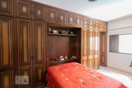 Casa à venda com 248m², 4 quartos e 6 vagasSuíte