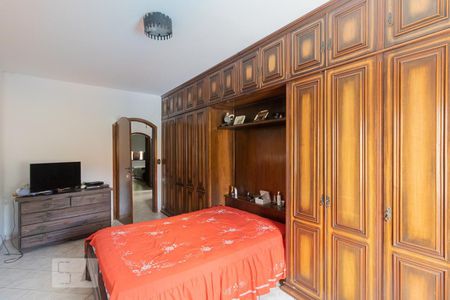 Casa à venda com 248m², 4 quartos e 6 vagasSuíte