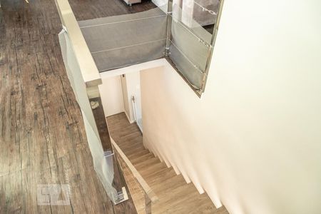 Apartamento à venda com 88m², 2 quartos e 1 vaga Apartamento à venda com 88m², 2 quartos e 1 vagaEscada