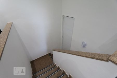 Apartamento à venda com 60m², 2 quartos e 1 vagaEscada