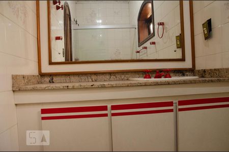 Casa à venda com 432m², 4 quartos e 6 vagasBanheiro da suite 3