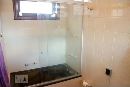 Casa à venda com 432m², 4 quartos e 6 vagasBanheiro da suite 2