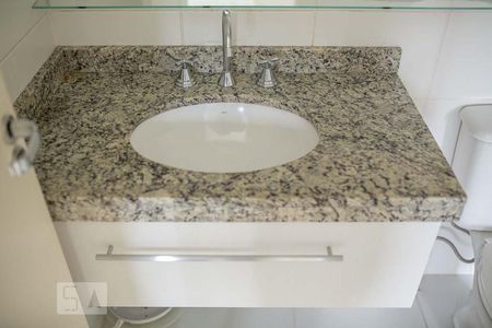 Apartamento à venda com 60m², 2 quartos e 1 vaga Apartamento à venda com 60m², 2 quartos e 1 vagaBanheiro