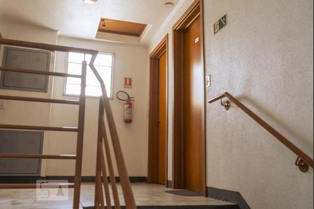 Apartamento à venda com 45m², 2 quartos e 1 vaga Apartamento à venda com 45m², 2 quartos e 1 vagaEscadas