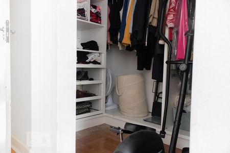 Apartamento à venda com 140m², 2 quartos e 1 vaga Apartamento à venda com 140m², 2 quartos e 1 vagaCloset da suíte