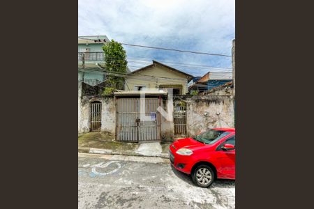 Casa à venda com 270m², 3 quartos e 1 vaga Casa à venda com 270m², 3 quartos e 1 vagaFachada