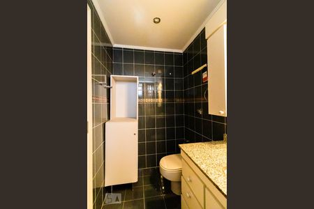 Apartamento à venda com 200m², 4 quartos e 4 vagas Apartamento à venda com 200m², 4 quartos e 4 vagasBanheiro da Suíte 1