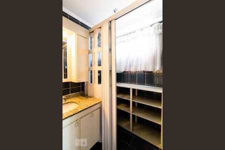 Apartamento à venda com 200m², 4 quartos e 4 vagas Apartamento à venda com 200m², 4 quartos e 4 vagasBanheiro da Suíte 1