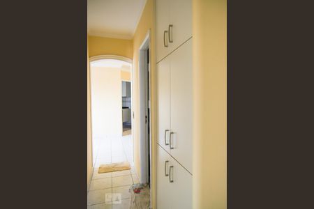 Corredor de apartamento para alugar com 3 quartos, 68m² em Parque Marajoara, Santo André