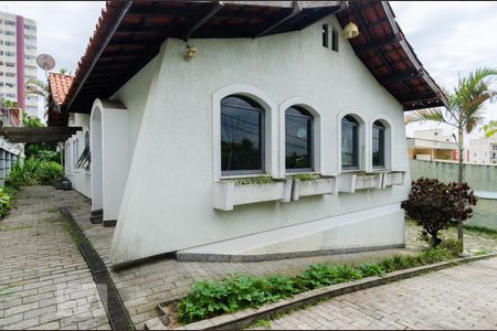 Casa para alugar com 310m², 3 quartos e sem vagaCorredor lateral