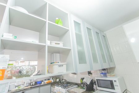 Casa à venda com 186m², 4 quartos e 2 vagas Casa à venda com 186m², 4 quartos e 2 vagasArmário