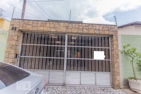 Casa à venda com 186m², 4 quartos e 2 vagas Casa à venda com 186m², 4 quartos e 2 vagasFachada