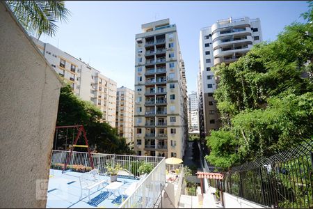 Apartamento para alugar com 140m², 4 quartos e 1 vaga Apartamento para alugar com 140m², 4 quartos e 1 vagaFachada do bloco