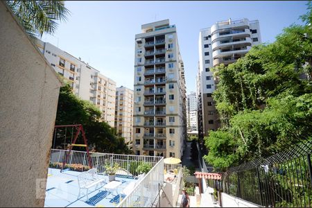 Apartamento para alugar com 140m², 4 quartos e 1 vaga Apartamento para alugar com 140m², 4 quartos e 1 vagaFachada do bloco