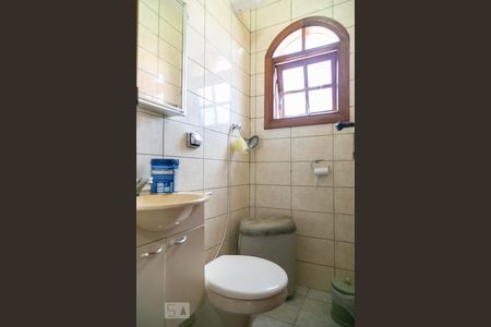 Casa de condomínio à venda com 220m², 3 quartos e 2 vagas Casa de condomínio à venda com 220m², 3 quartos e 2 vagasBanheiro de serviço