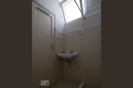 Studio à venda com 30m², 1 quarto e sem vaga Studio à venda com 30m², 1 quarto e sem vagaBanheiro