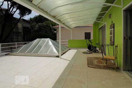 Casa à venda com 300m², 3 quartos e 4 vagas Casa à venda com 300m², 3 quartos e 4 vagasQuarto 2 - Acesso laje externa