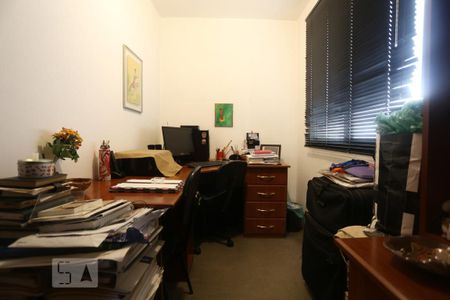 Apartamento à venda com 133m², 4 quartos e 2 vagasEscritório