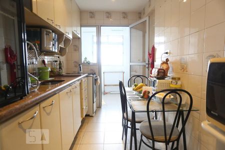 Apartamento à venda com 133m², 4 quartos e 2 vagasCozinha