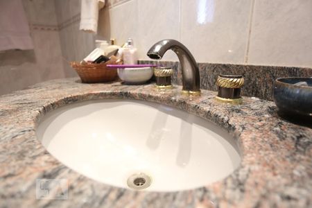 Apartamento à venda com 133m², 4 quartos e 2 vagasBanheiro da Suíte - Torneira