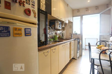 Apartamento à venda com 133m², 4 quartos e 2 vagasCozinha
