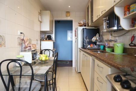 Apartamento à venda com 133m², 4 quartos e 2 vagasCozinha