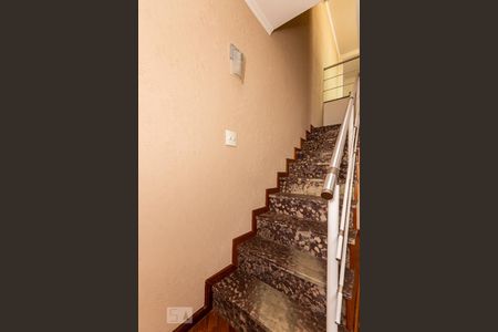 Casa à venda com 159m², 2 quartos e 3 vagas Casa à venda com 159m², 2 quartos e 3 vagasEscada