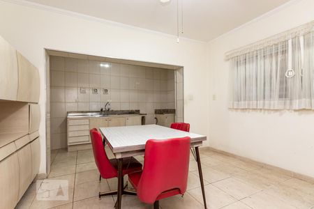 Casa à venda com 159m², 2 quartos e 3 vagas Casa à venda com 159m², 2 quartos e 3 vagasCozinha