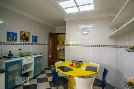 Apartamento à venda com 212m², 4 quartos e 3 vagas Apartamento à venda com 212m², 4 quartos e 3 vagasCozinha