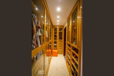 Apartamento à venda com 212m², 4 quartos e 3 vagas Apartamento à venda com 212m², 4 quartos e 3 vagasSuíte