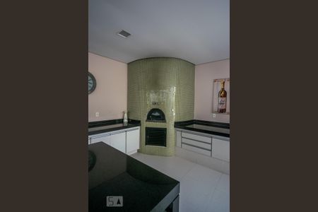 Apartamento à venda com 212m², 4 quartos e 3 vagas Apartamento à venda com 212m², 4 quartos e 3 vagasÁrea comum - Churrasqueira