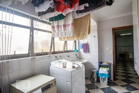 Apartamento à venda com 212m², 4 quartos e 3 vagas Apartamento à venda com 212m², 4 quartos e 3 vagasÁrea de Serviço