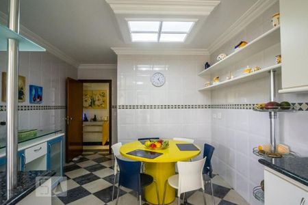 Apartamento à venda com 212m², 4 quartos e 3 vagas Apartamento à venda com 212m², 4 quartos e 3 vagasCozinha