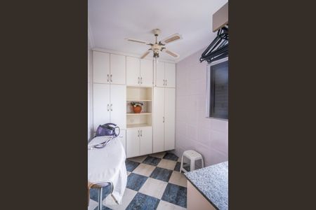 Apartamento à venda com 212m², 4 quartos e 3 vagas Apartamento à venda com 212m², 4 quartos e 3 vagasQuarto de Serviço