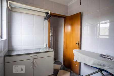 Apartamento à venda com 212m², 4 quartos e 3 vagas Apartamento à venda com 212m², 4 quartos e 3 vagasQuarto de Serviço