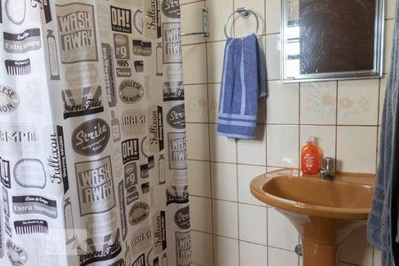 Casa à venda com 200m², 3 quartos e 2 vagas Casa à venda com 200m², 3 quartos e 2 vagasBanheiro 1