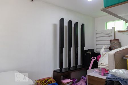 Casa à venda com 200m², 3 quartos e 2 vagas Casa à venda com 200m², 3 quartos e 2 vagasDispensa