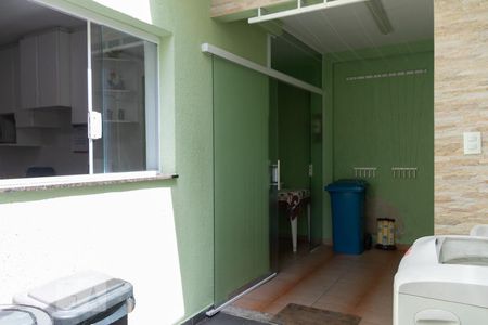 Casa à venda com 200m², 3 quartos e 2 vagas Casa à venda com 200m², 3 quartos e 2 vagasÁrea de Serviço