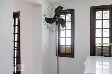 Casa à venda com 200m², 3 quartos e 2 vagas Casa à venda com 200m², 3 quartos e 2 vagasDispensa